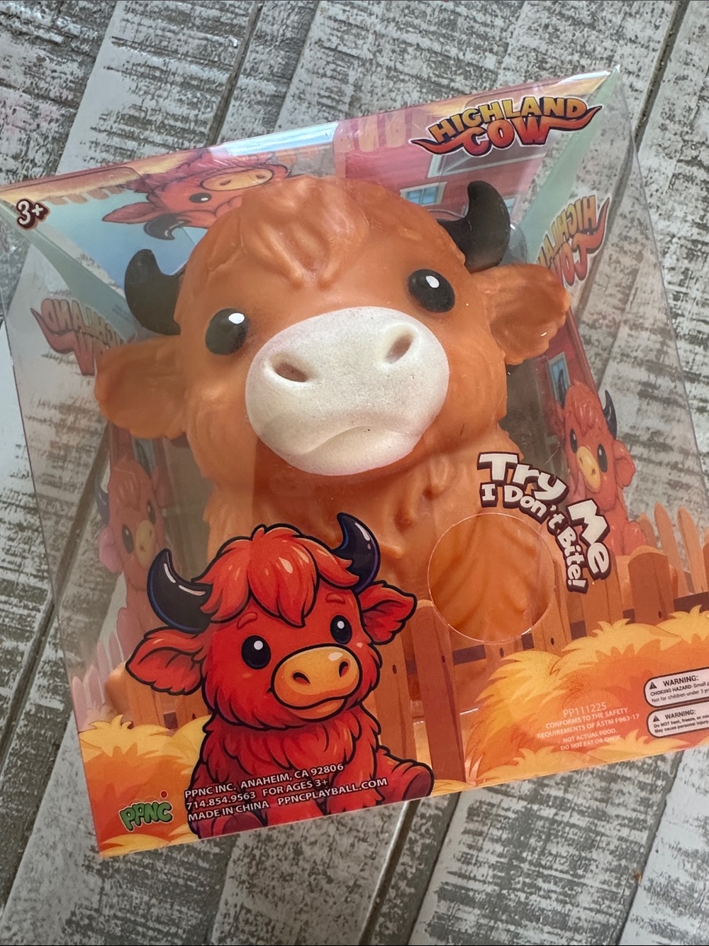 Jumbo highland cow Orange Squeeze Toy - Try Me